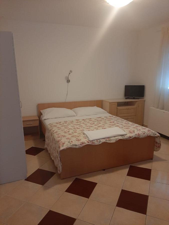Apartments Nina Promajna Esterno foto