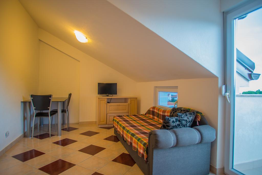 Apartments Nina Promajna Esterno foto