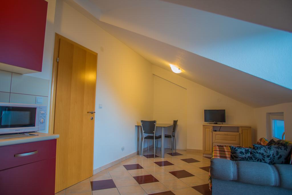 Apartments Nina Promajna Esterno foto