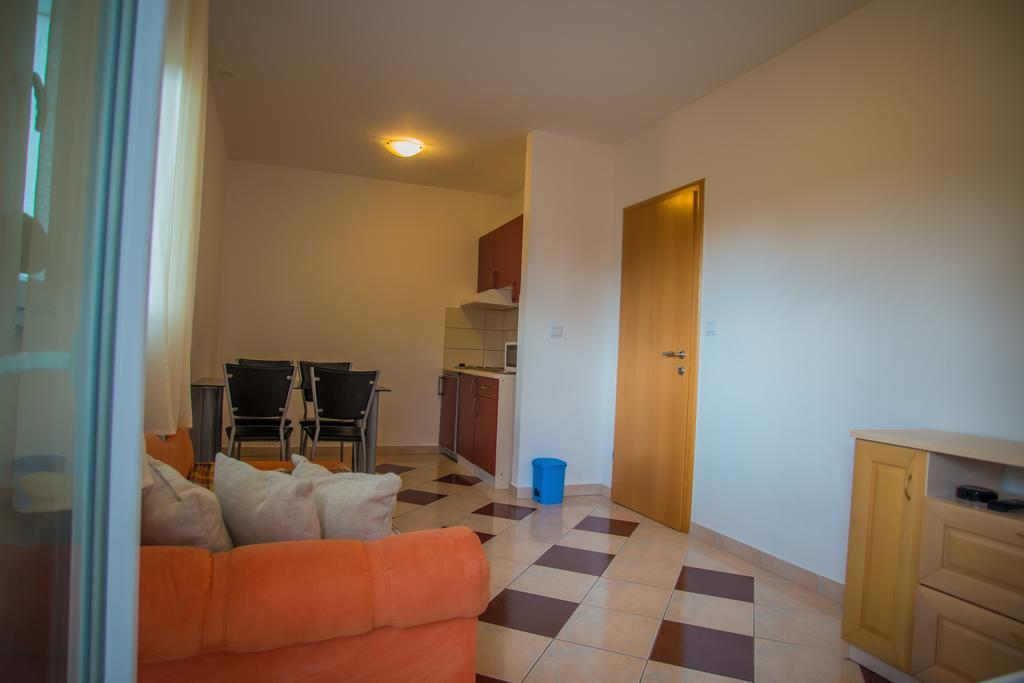 Apartments Nina Promajna Esterno foto